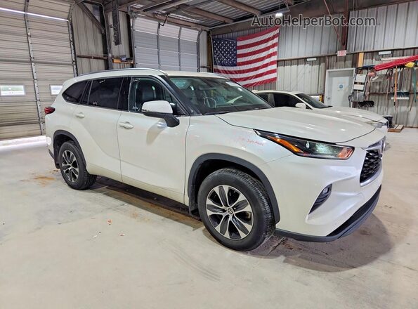 5TDGZRBH8MS541747 2021 TOYOTA HIGHLANDER White Передня права чверть