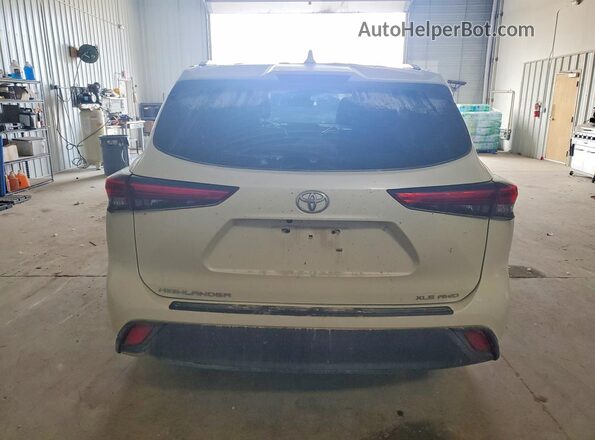 5TDGZRBHXMS535030 2021 TOYOTA HIGHLANDER Белый Вид сзади