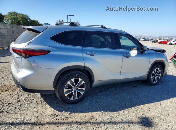 5TDHARAH3NS511229 2022 TOYOTA HIGHLANDER Silver Задня права чверть