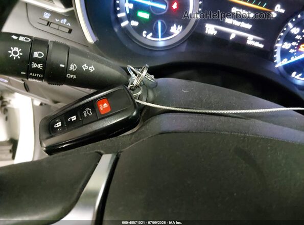 5TDHARAH9LS500801 2020 TOYOTA HIGHLANDER Cream Dashboard view