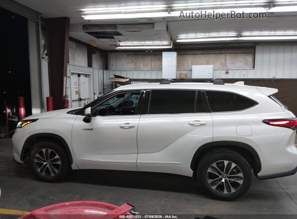 5TDHARAH9LS500801 2020 TOYOTA HIGHLANDER Cream 360 interior view