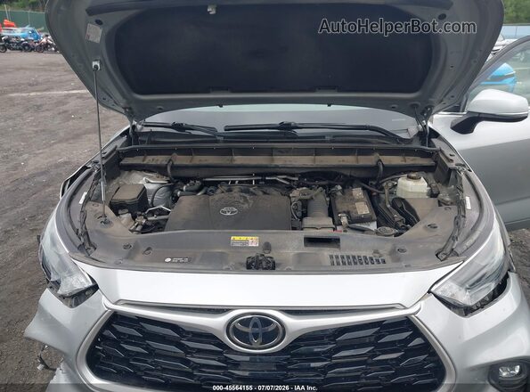 5TDHZRBH1NS569119 2022 TOYOTA HIGHLANDER Серебряный Вид сзади
