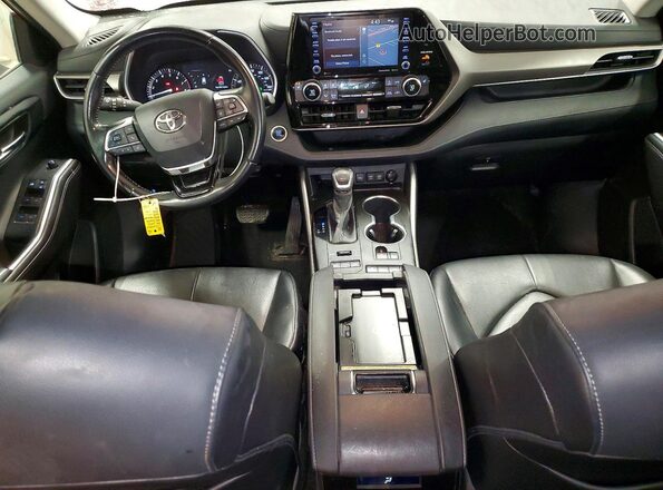 5TDHZRBH4LS005185 2020 TOYOTA HIGHLANDER Red Вид панелі приладів