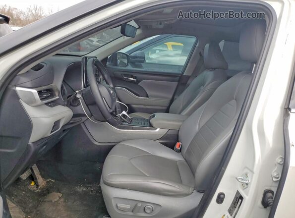 5TDHZRBH6MS533649 2021 TOYOTA HIGHLANDER Белый Вид салона спереди