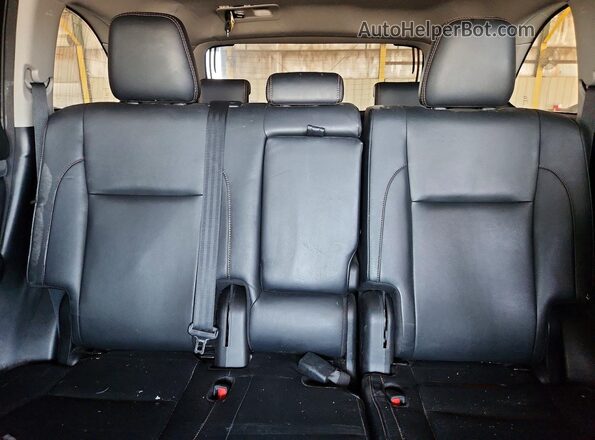5TDJGRFH2HS034225 2017 TOYOTA HIGHLANDER White Widok tylnych siedzeń