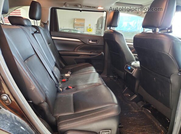 5TDJGRFH3JS038418 2018 TOYOTA HIGHLANDER Black Вид задньої частини салону