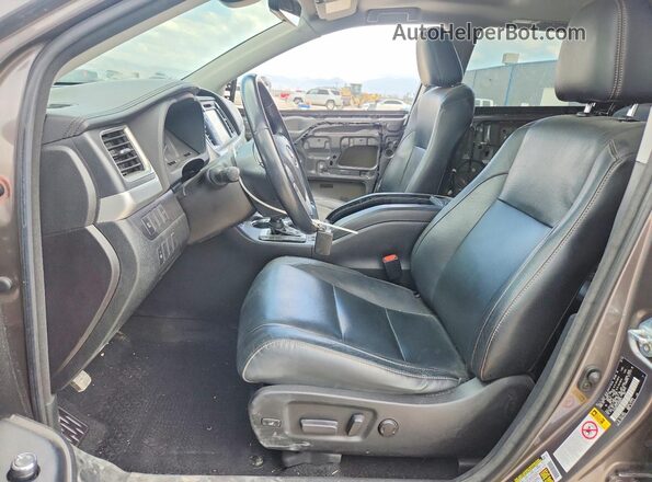 5TDJGRFH3JS048477 2018 TOYOTA HIGHLANDER Gray Front interior view