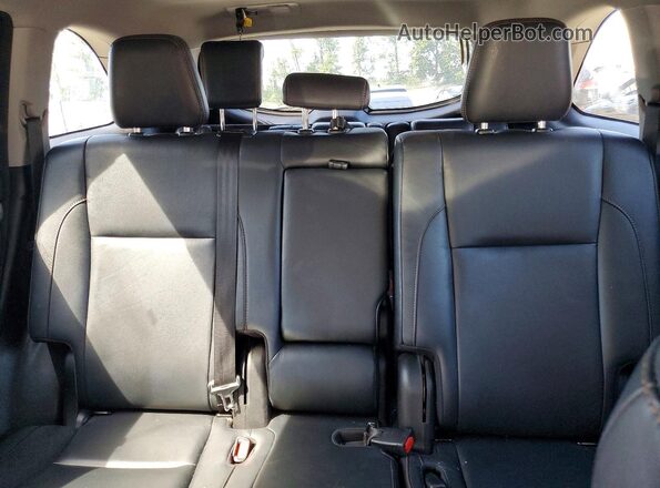 5TDJGRFH4JS039786 2018 TOYOTA HIGHLANDER Burgundy Հետևի նստատեղերի տեսք