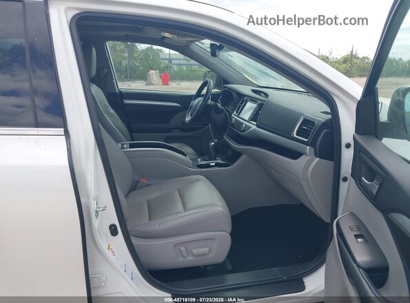 5TDJGRFH6JS039160 2018 TOYOTA HIGHLANDER White Widok wnętrza z przodu