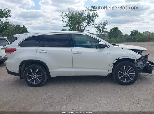 5TDJGRFH6JS039160 2018 TOYOTA HIGHLANDER White Widok wnętrza z tyłu