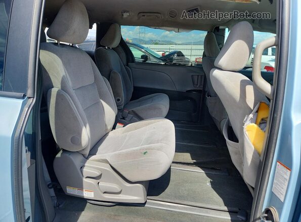 5TDJK3DC9GS132024 2016 TOYOTA SIENNA Blue Rear seats view