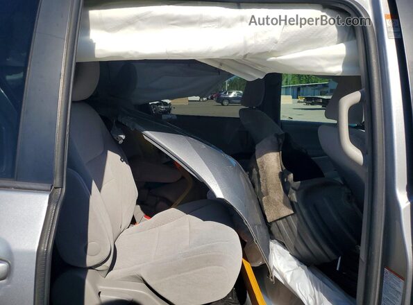 5TDJK3DCXGS137071 2016 TOYOTA SIENNA Silver Vista interior trasera