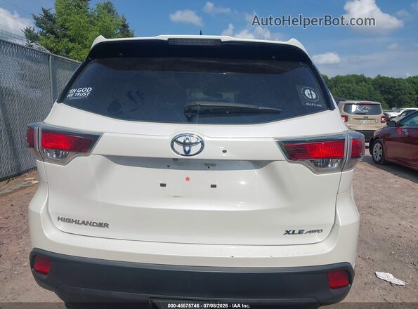 5TDJKRFHXGS506734 2016 TOYOTA HIGHLANDER White Widok wnętrza z tyłu