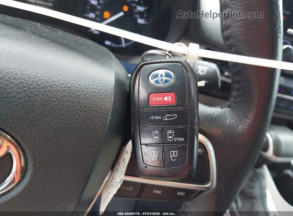 5TDJRKEC0NS080252 2022 TOYOTA SIENNA Красный Вид панели приборов