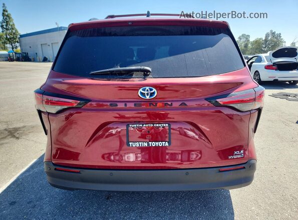 5TDJRKEC2NS089809 2022 TOYOTA SIENNA Red Rear view
