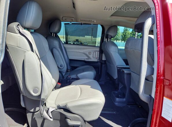 5TDJRKEC2NS089809 2022 TOYOTA SIENNA Red Rear interior view
