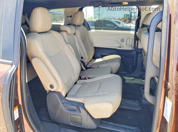 5TDJRKEC2NS090166 2022 TOYOTA SIENNA Brown Rear interior view