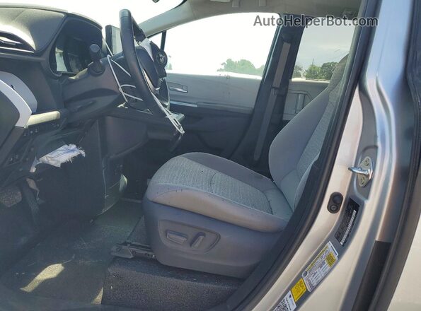 5TDJRKEC3SS267254 2025 TOYOTA SIENNA Silver Widok wnętrza z przodu