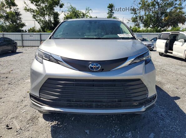 5TDJRKEC3SS267254 2025 TOYOTA SIENNA Silver Widok z przodu