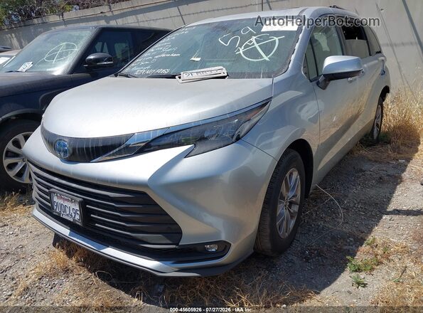 5TDJRKEC3SS270770 2025 TOYOTA SIENNA Silver Vista tres cuartos delantera izquierda