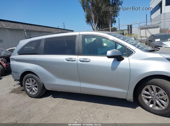 5TDJRKEC3SS270770 2025 TOYOTA SIENNA Silver Vista interior de 360 grados