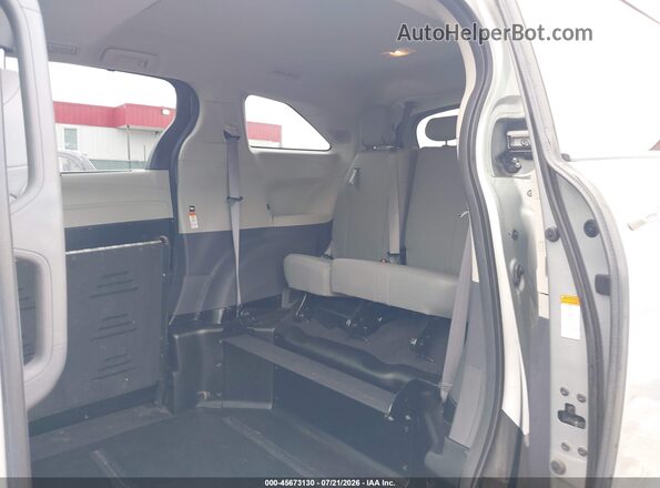 5TDJRKEC4NS081257 2022 TOYOTA SIENNA Silver Vista de la etiqueta del VIN