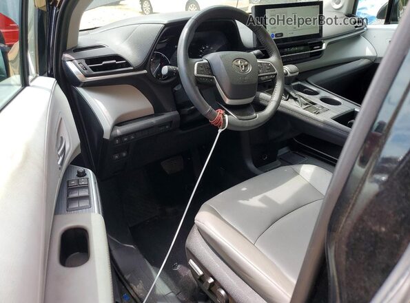 5TDJRKEC4SS244663 2025 TOYOTA SIENNA Black Widok deski rozdzielczej