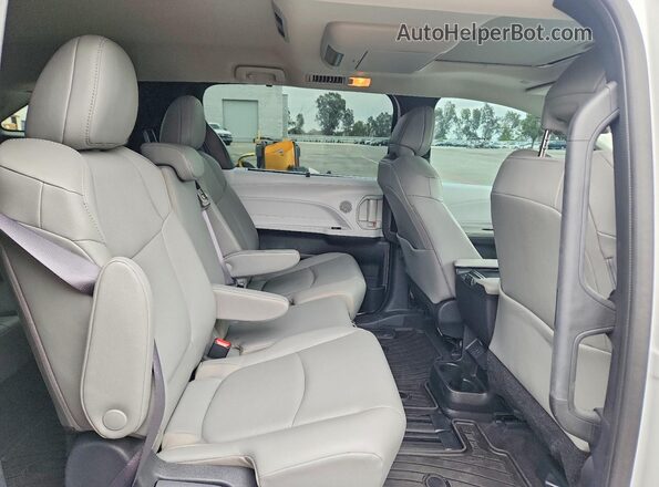 5TDJRKEC7SS286017 2025 TOYOTA SIENNA White Rear interior view