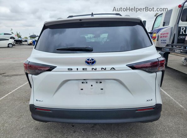 5TDJRKEC7SS286017 2025 TOYOTA SIENNA White Rear view