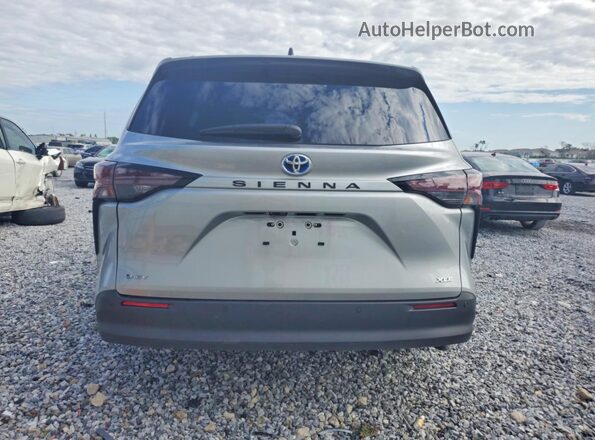 5TDJRKEC8SS269050 2025 TOYOTA SIENNA Silver Հետևի տեսք