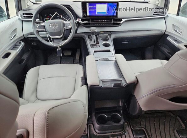 5TDJSKFC0SS173853 2025 TOYOTA SIENNA Gray Widok deski rozdzielczej