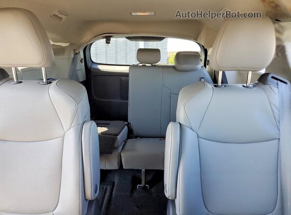 5TDJSKFC4PS091356 2023 TOYOTA SIENNA Silver Вид задніх сидінь
