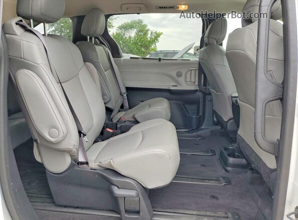 5TDJSKFCXSS155991 2025 TOYOTA SIENNA White Widok wnętrza z tyłu