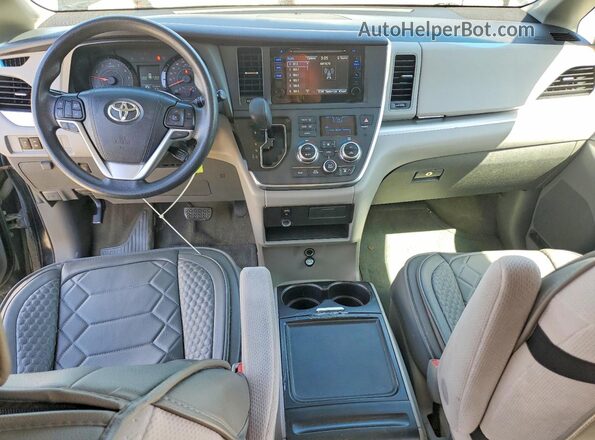 5TDJZ3DC0HS151817 2017 TOYOTA SIENNA Черный Вид панели приборов