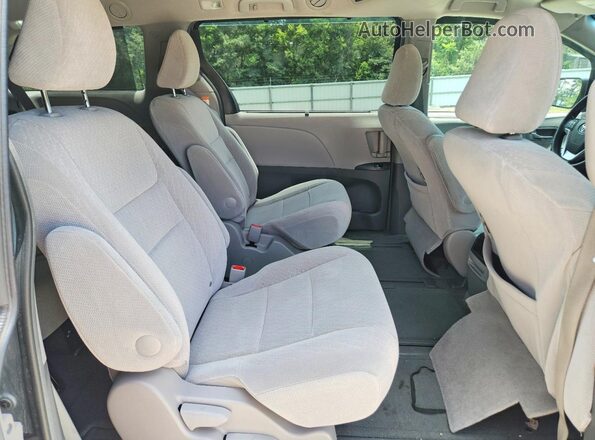 5TDJZ3DC2HS146392 2017 TOYOTA SIENNA Silver Սալոնի հետևի տեսք