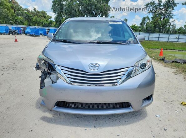 5TDJZ3DC2HS146392 2017 TOYOTA SIENNA Silver Դիմացի տեսք