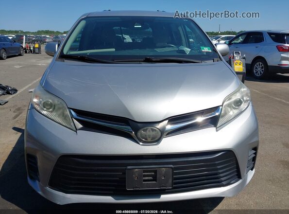 5TDJZ3DC3JS204922 2018 TOYOTA SIENNA Silver Вид спереду