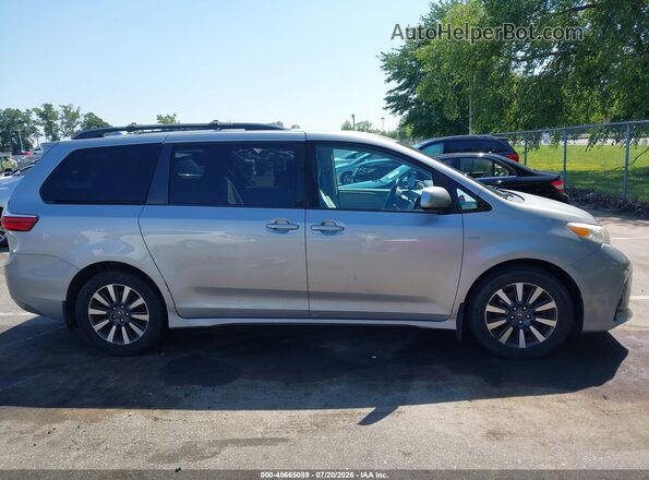 5TDJZ3DC3JS204922 2018 TOYOTA SIENNA Silver Вид задньої частини салону