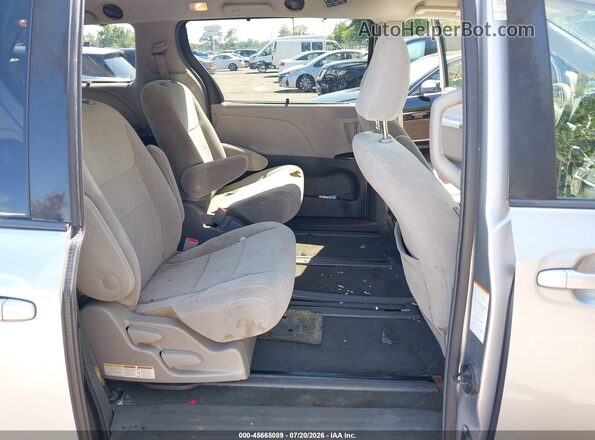 5TDJZ3DC3JS204922 2018 TOYOTA SIENNA Silver Вид наклейки з VIN-кодом