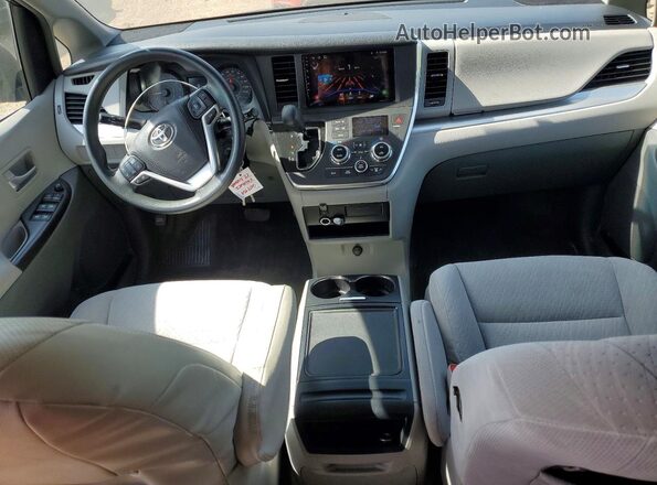 5TDJZ3DC5HS153918 2017 TOYOTA SIENNA Gray Vista del salpicadero