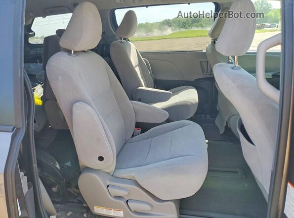 5TDJZ3DC5HS153918 2017 TOYOTA SIENNA Gray Vista interior trasera
