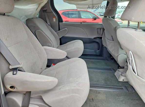 5TDJZ3DC5HS183808 2017 TOYOTA SIENNA Gray Widok wnętrza z tyłu
