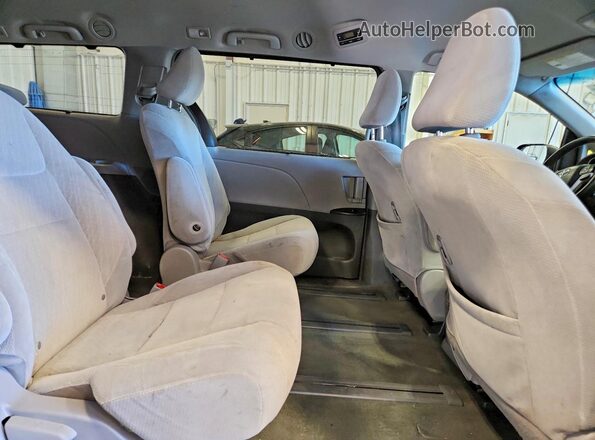 5TDJZ3DC6HS166404 2017 TOYOTA SIENNA Черный Вид задних сидений