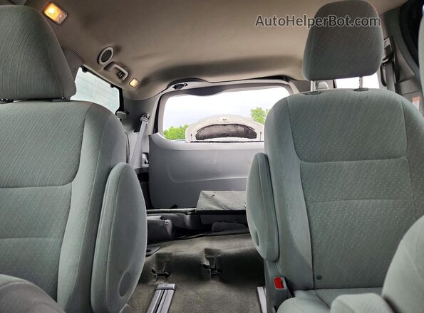 5TDJZ3DC6HS186006 2017 TOYOTA SIENNA Gray Հետևի նստատեղերի տեսք