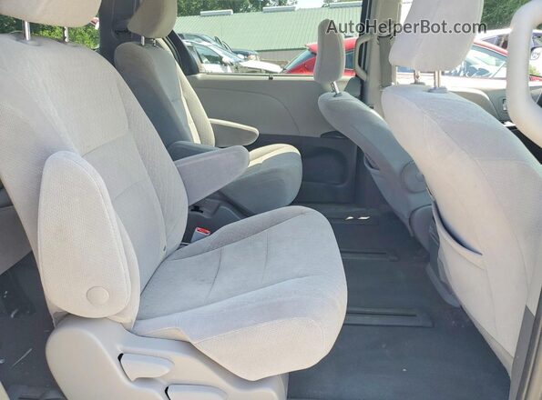 5TDJZ3DC6LS238520 2020 TOYOTA SIENNA Silver Vista interior trasera