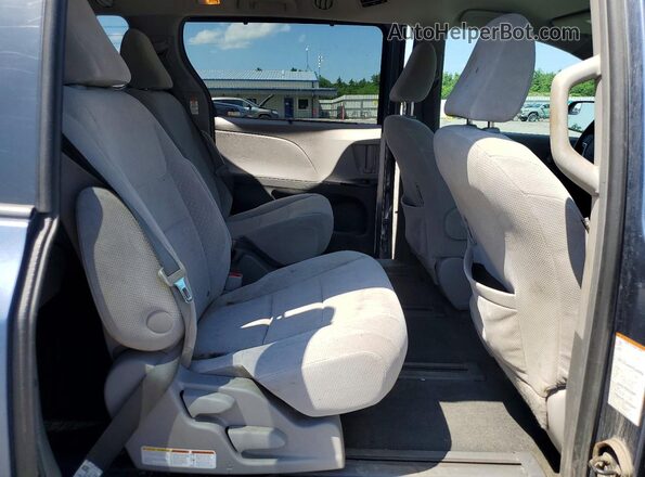5TDJZ3DC9HS177686 2017 TOYOTA SIENNA Blue Widok wnętrza z tyłu