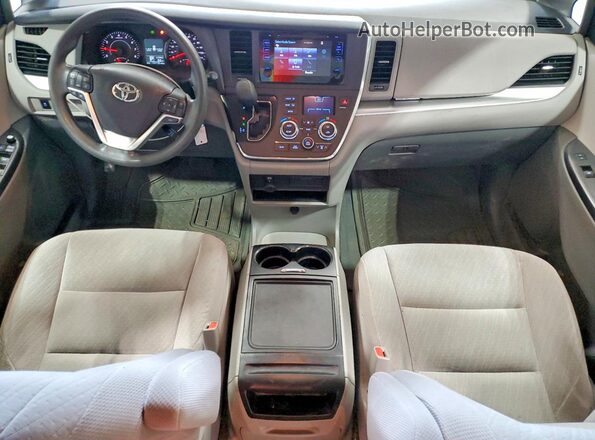5TDJZ3DCXHS167295 2017 TOYOTA SIENNA Белый Вид панели приборов