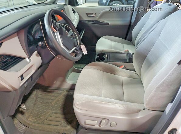 5TDJZ3DCXHS167295 2017 TOYOTA SIENNA Белый Вид салона спереди
