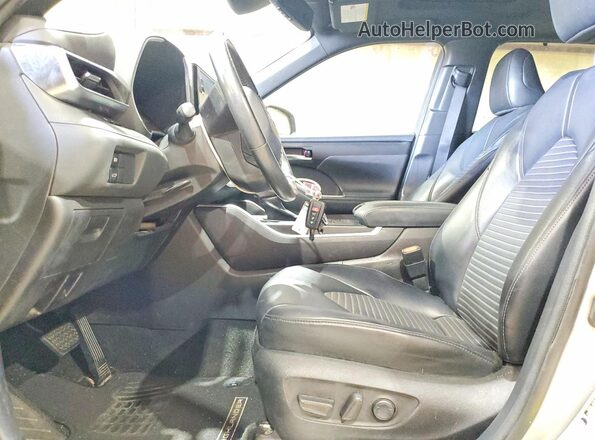 5TDJZRAH2MS059718 2021 TOYOTA HIGHLANDER Silver Front interior view