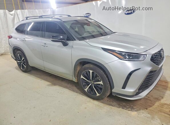 5TDJZRAH2MS059718 2021 TOYOTA HIGHLANDER Silver Front right